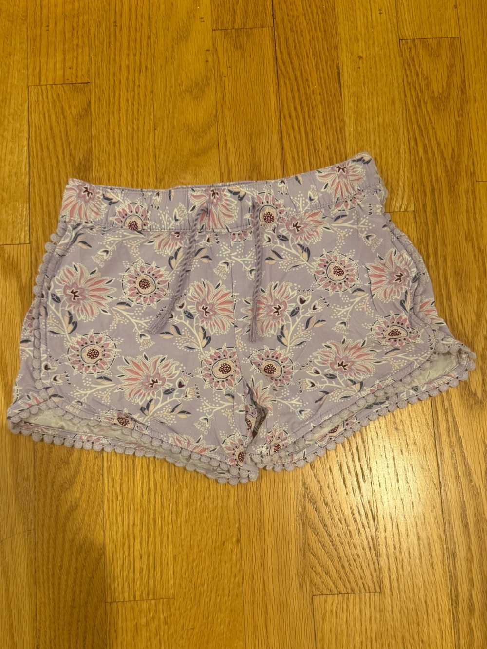 GAP Kids Lavender Floral Shorts with Pom trim Sz small